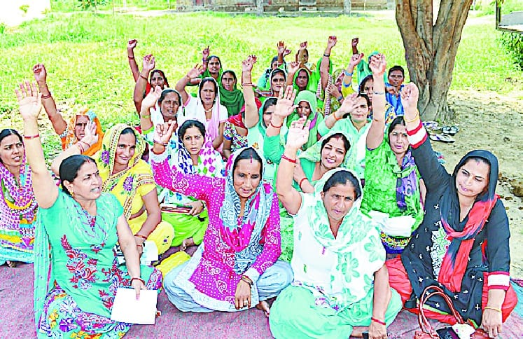 aanganwadi workers dharna