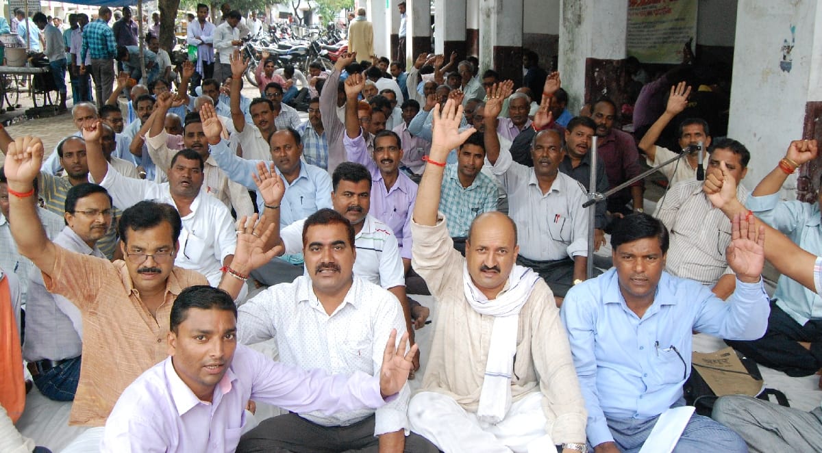 With the donation will now accountant Satyagraha