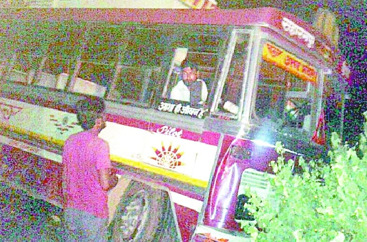 sadak hadse mein sahkari samiti ke chairman ki maut
