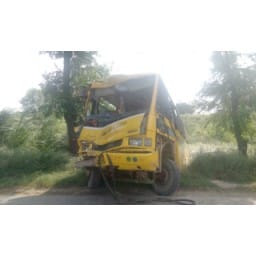accident, accident in Bahadurgarh, school bus, four serious, Bahadurgarh