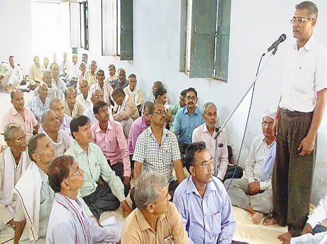 Picket protest at the site to donate blood've registered accountant
