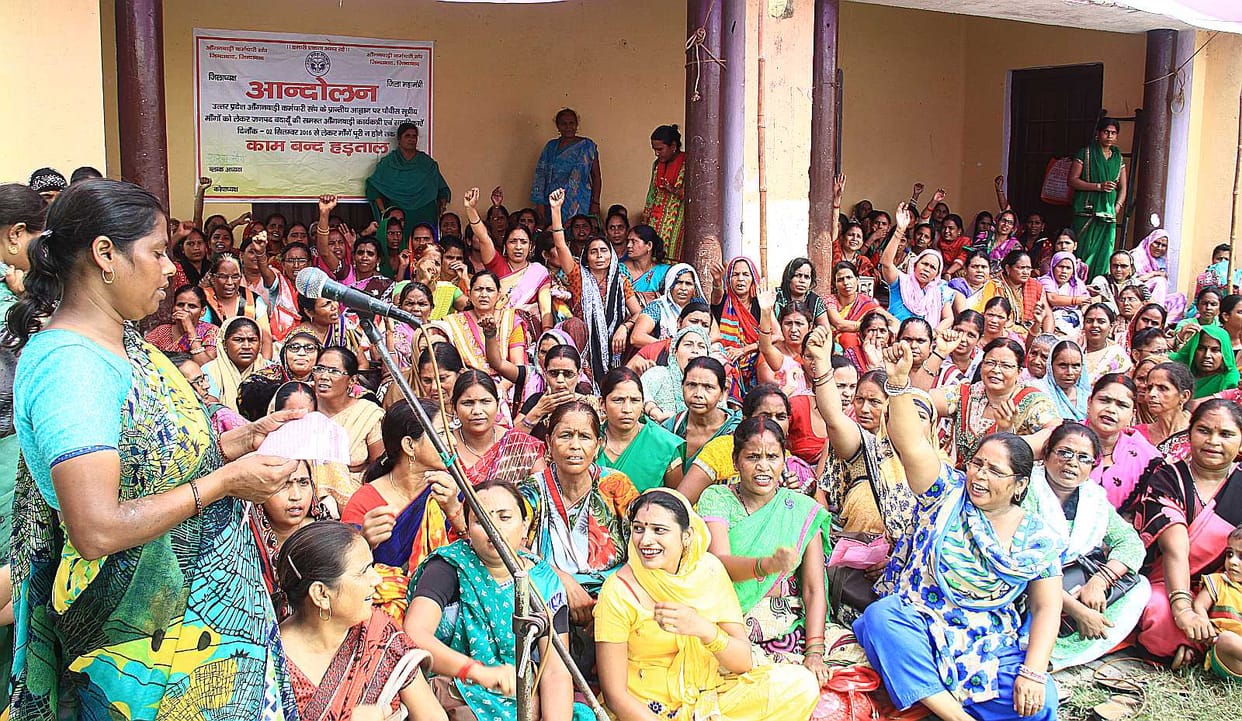 Anganwadi workers continue sit-in 