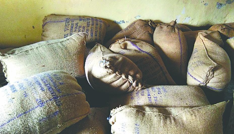  raashan kee kaalaabaajaaree mein agyaat par mukadama Sue unknown in black marketing of ration