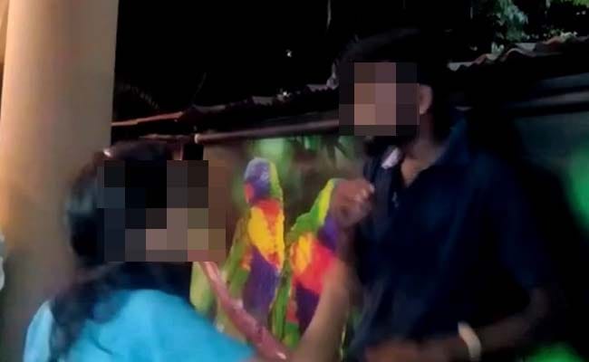  victim girl slaps to eve teaser in NCP MLA Jitendra's office in  Thane