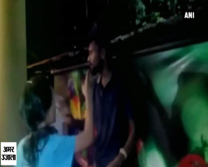 लड़की ने लड़के को पीटा