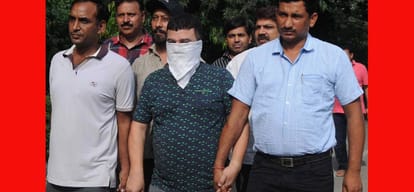 Married and illiterate women was made a victim of trafficking gang trick