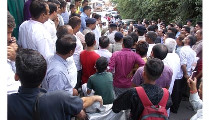 Protest and Chakka Jam againest Hamirpur Police in Charas case.