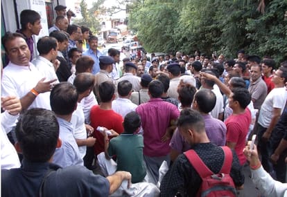 Protest and Chakka Jam againest Hamirpur Police in Charas case.
