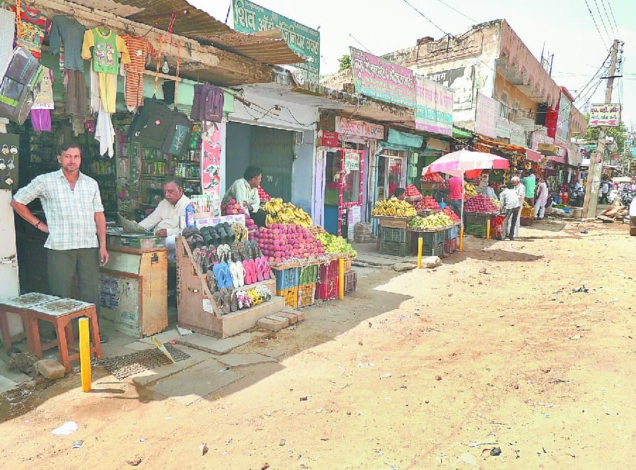 In Narnaul, Narnaul News, incrochment, in road, nagar nigam make line