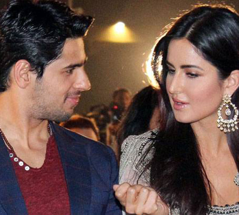 siddharth malhotra and katrina kaif film promotion on delhi airport