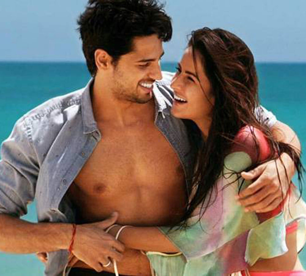 siddharth malhotra and katrina kaif film promotion on delhi airport