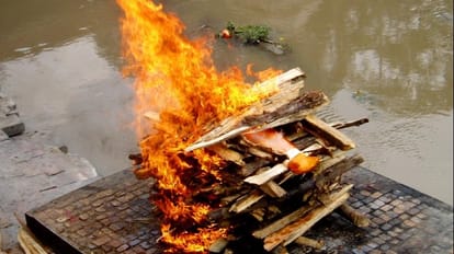 Eight Muslim youths perform final rites of Hindu neighbour