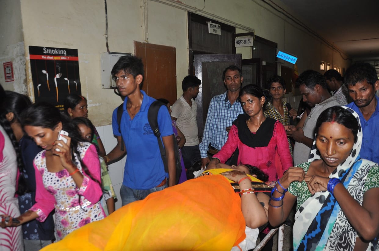 Attendents are sent outside from ward, when Rahul Gandi came