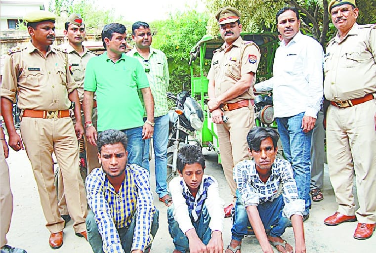 E-rickshaw robbers arrested