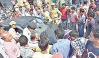 officers, in problem, down the air of car tyres,