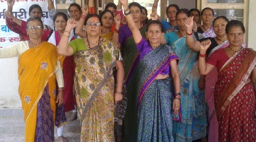 Female health workers continue strike