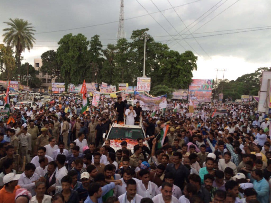 Rahul Gandhi's road show today in Jaunpur