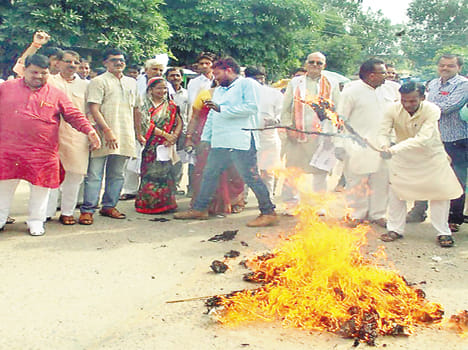 Chetna Yatra led by Buddhist monks in Dhamma Modi praise