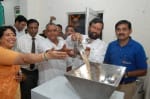 नेशनल शुगर इंस्टीट्यूट में बीयर बनाने की नवीन पद्घति का शुभारंभ करते केंद्रीय मंत्री राम विलास पासवान