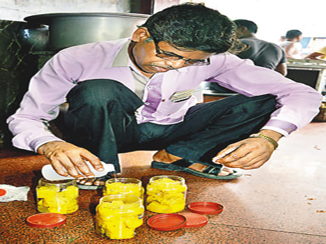 Dhokla, builder of the sample taken