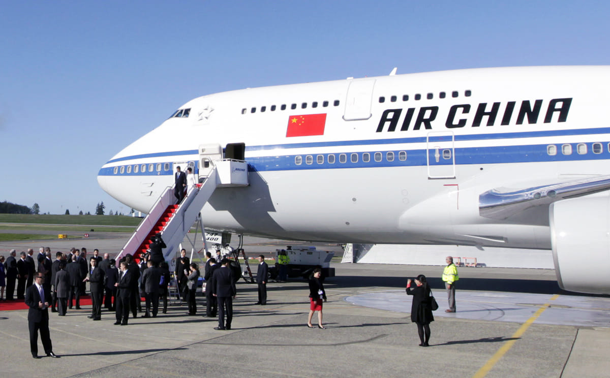 Chinese passenger diverted Air China flight help from fountain pen
