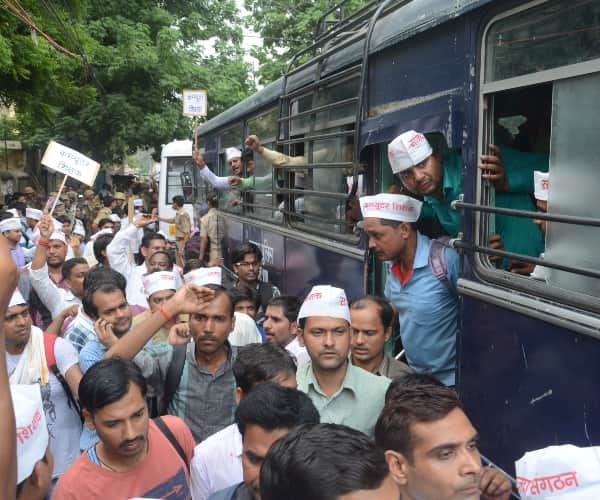 lathicharge on computer anudeshak lucknow
