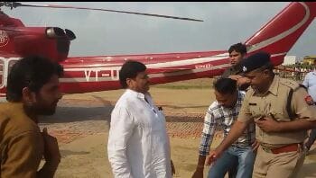 khaki fell at the feet of Shivpal in etawah