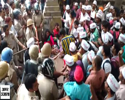 Lucknow : computer Teachers protest against govt apathy