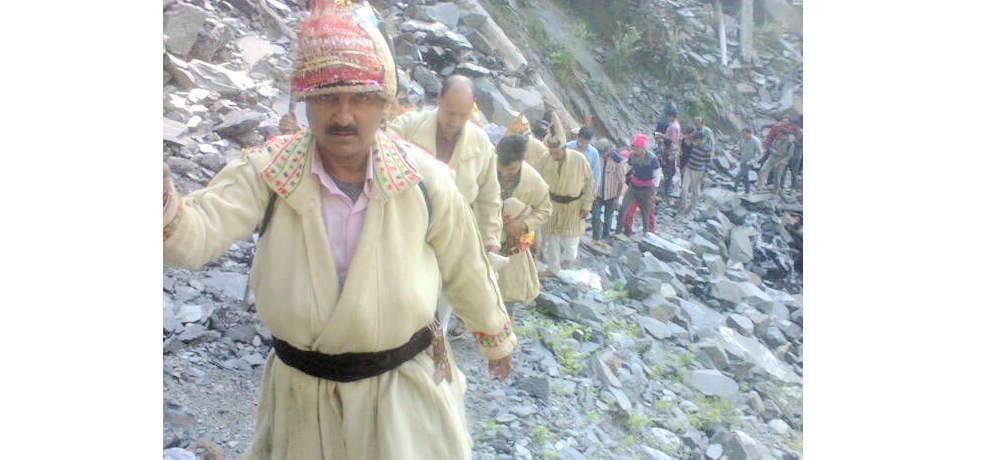 pilgrims take a holy dip in the Dal Manimahesh lake