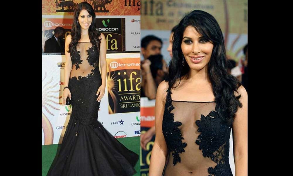 Actresses In Naked dresses