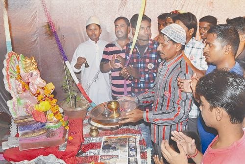 Hindus, Muslims together When Ganesh Aarti