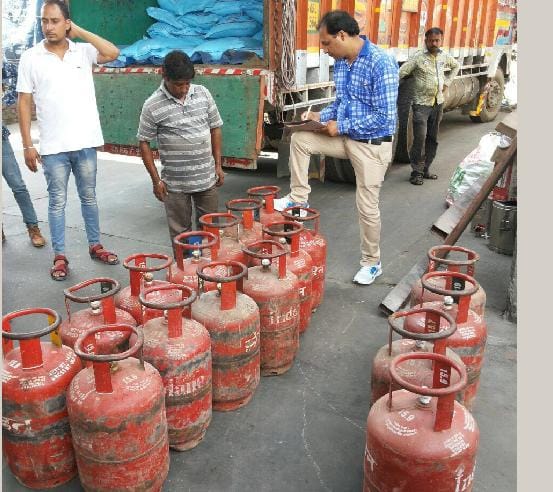 gas cylanders bounded