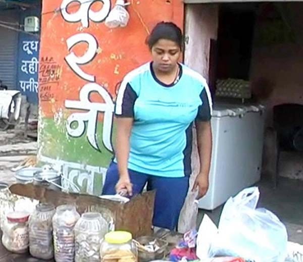state and national level 7 gold medalist weight lifter santosh selling tea for survival