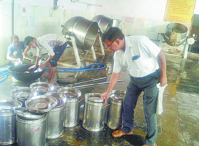 152 per cent of the water found in milk