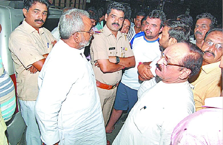Two and a half lakh stolen