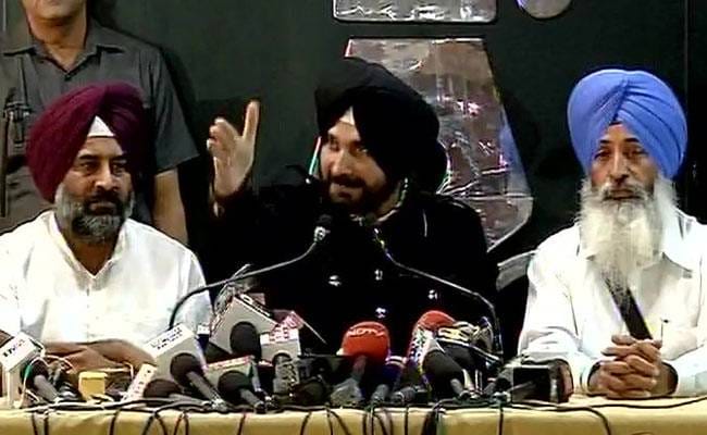 Navjot singh sidhu attacks on Arvind kejriwal