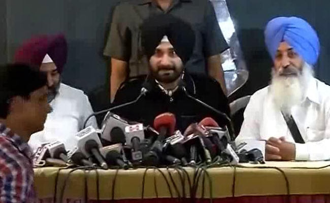 Navjot singh sidhu attacks on Arvind kejriwal