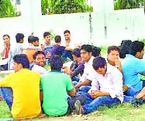 University students demonstrated fierce