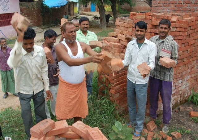 Payment of 12 lakhs, the villagers did not penny