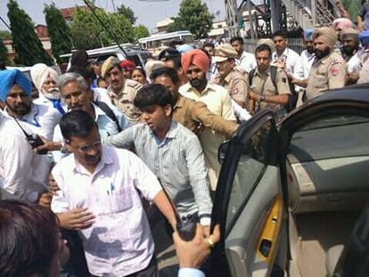 delhi cm arvind kejriwal punjab visit, big attack on cm prakash singh badal