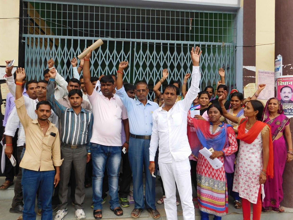  Employment servants protested at block headquarters
