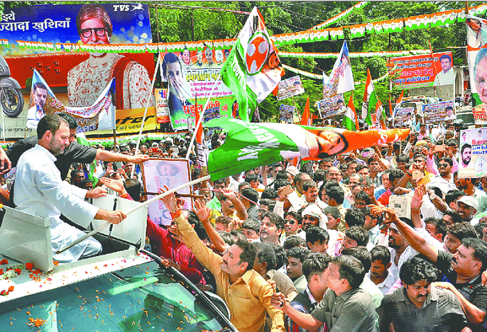 rahul gandhi's roadshow in gorakhpur make congresses energetic