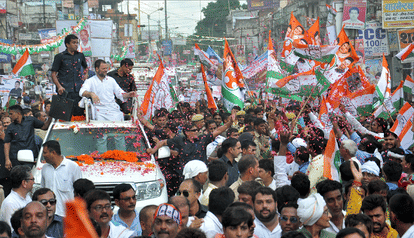 rahul gandhi's roadshow in gorakhpur make congresses energetic