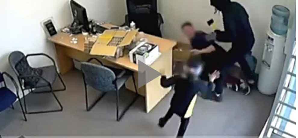 holding the ax six year indian daughter clashed with robbers in New Zealand