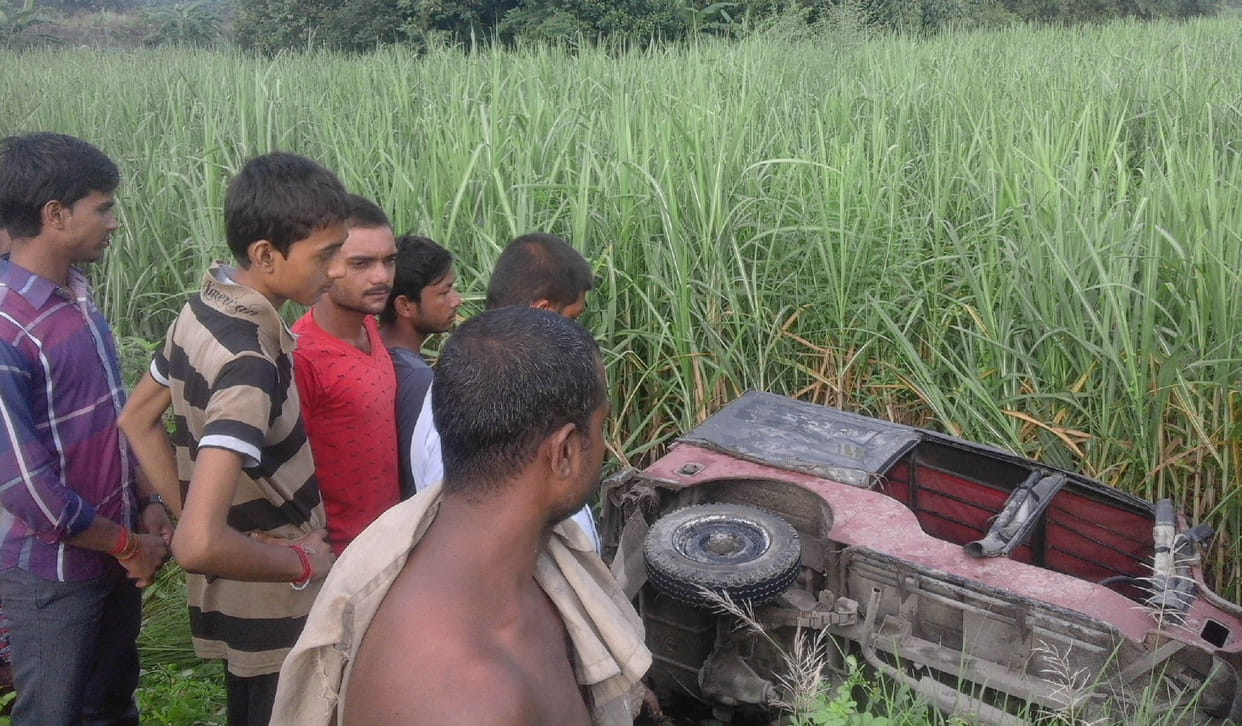 School vehicle fell into the pit, five children injured