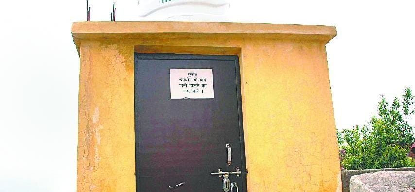 800 toilets are build in city's home