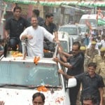 रोड शो के दौरान राहुल गांधी