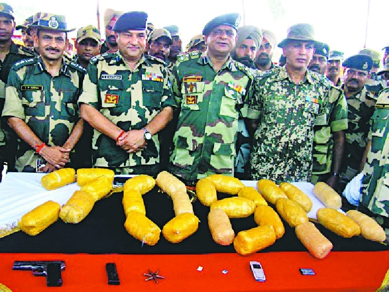 two heroin smuggler arrested, punjab crime, amtitsar