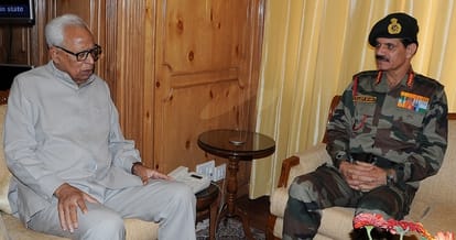 ARMY CHIEF REVIEWS SECURITY SITUATION IN KASHMIR.