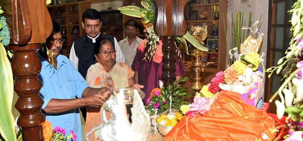 CM Fadnavis meets couple boycotted by panchayat and performs Ganesh pooja